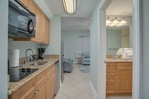 Microwave, stovetop - Charming 1-bedroom condo in fantastic Orange Beach with fitness room, AC (Orange Beach)