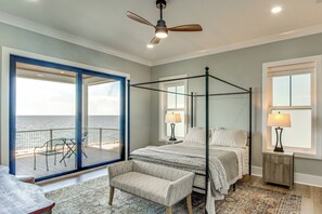 4 bedrooms, desk, iron/ironing board, travel cot - Luxury Beachfront Living! Epic Ocean Springs Home (Ocean Springs)