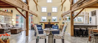 Private Ponds & Trails: Hillsboro Nature Retreat!