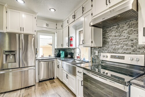 Walk to Harrisburg Blvd: East Downtown Houston Apt