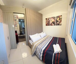 1 bedroom, iron/ironing board, internet, bed sheets