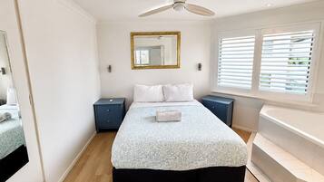 Iron/ironing board, Internet, bed sheets