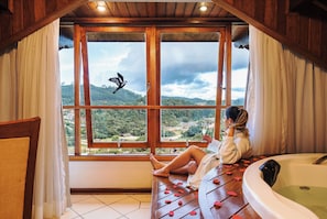 SUPREME ORIENTAL SUITE | In-room safe, iron/ironing board, free WiFi