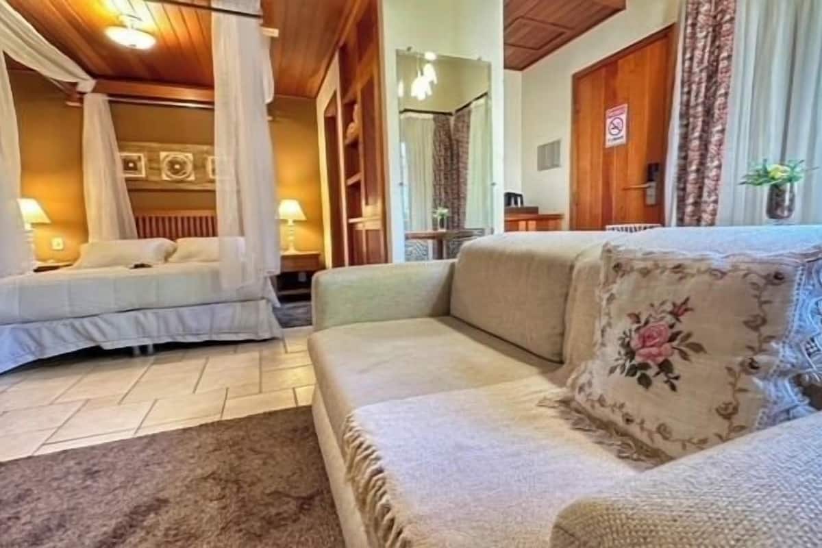 TERRA CHALET | In-room safe, iron/ironing board, free WiFi