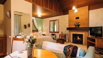 WATER CHALET | In-room safe, iron/ironing board, free WiFi