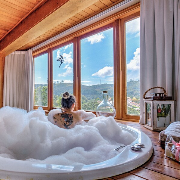 尊荣套房, 城市景观 | 客房内保险箱、熨斗/熨衣板、免费 WiFi