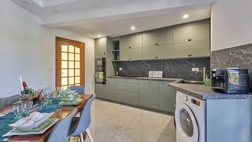 Microondas, horno, placa de cocina, lavavajillas