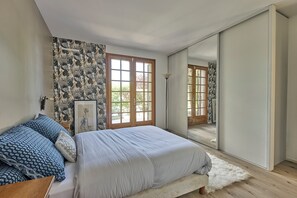 5 室のベッドルーム、アイロン / アイロン台、インターネット、ベッドシーツ