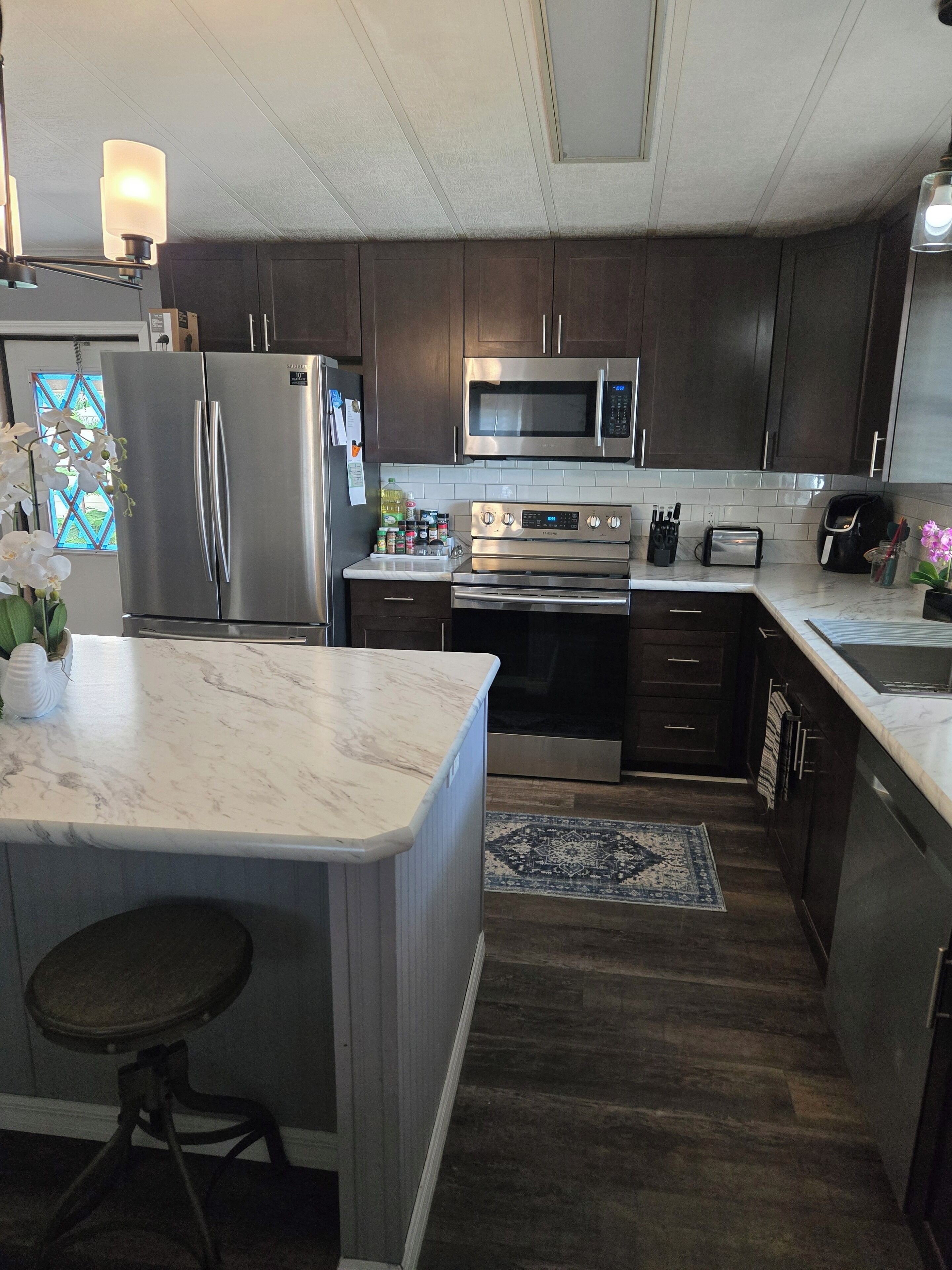 Microondas, horno, parrilla de estufa y lavavajillas 