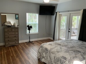 3 habitaciones, tabla de planchar con plancha, wifi y ropa de cama 