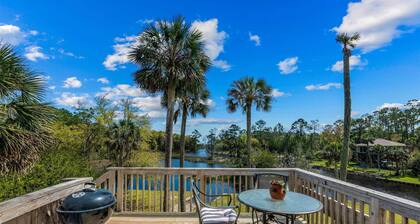 Charming 3 bed 2 bath house with amazing views, located in Spring Creek, Florida