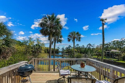 Charming 3 bed 2 bath house with amazing views, located in Spring Creek, Florida