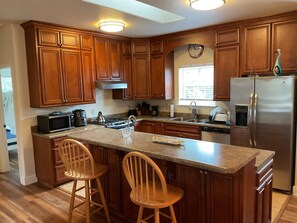 Microwave, oven, stovetop, dishwasher - Charming 3 bed 2 bath house with amazing views, located in Spring Creek, Florida (Crawfordville)