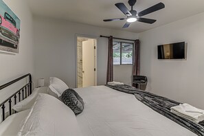 4 bedrooms, iron/ironing board, WiFi, bed sheets