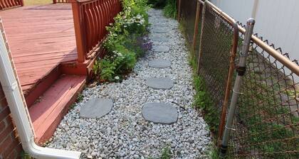 Spacious 3BR Home / Smart TVs, Stocked Kitchen & Family Comfort