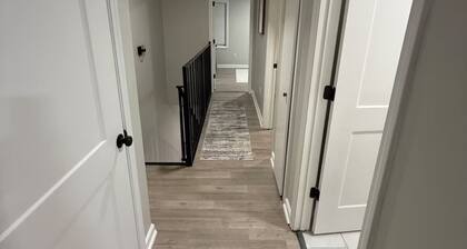 Uptown Modern Escape - 4bd/2ba