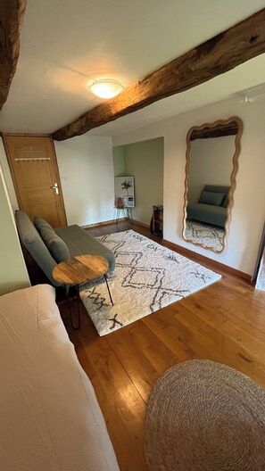 4 多间卧室、熨斗/熨衣板、WiFi、床单