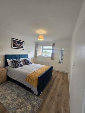 Iron/ironing board, free WiFi, bed sheets