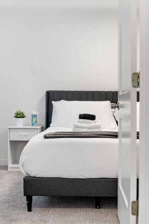 1 bedroom, iron/ironing board, internet, bed sheets