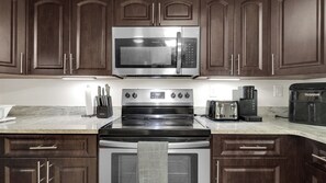 Micro-ondas, fogão, cooktop, lava-louças