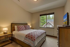 4 bedrooms, iron/ironing board, travel cot, WiFi