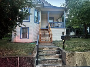 Exterior - Charming Victorian style, updated 2-bedroom house with AC in charming Dunsmuir (Dunsmuir)