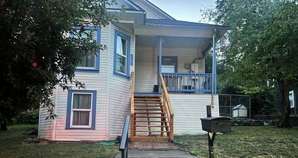 Charming Victorian style, updated 2-bedroom house with AC in charming Dunsmuir