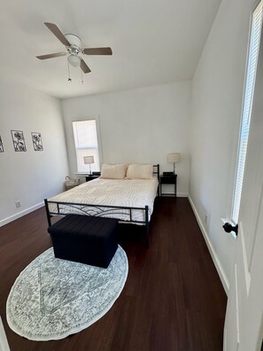 2 bedrooms, internet, bed sheets