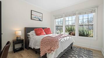 6 bedrooms, free WiFi, bed sheets