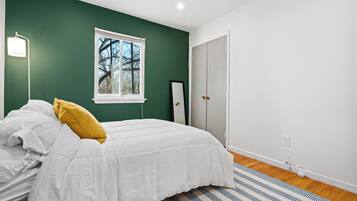 6 bedrooms, internet, bed sheets