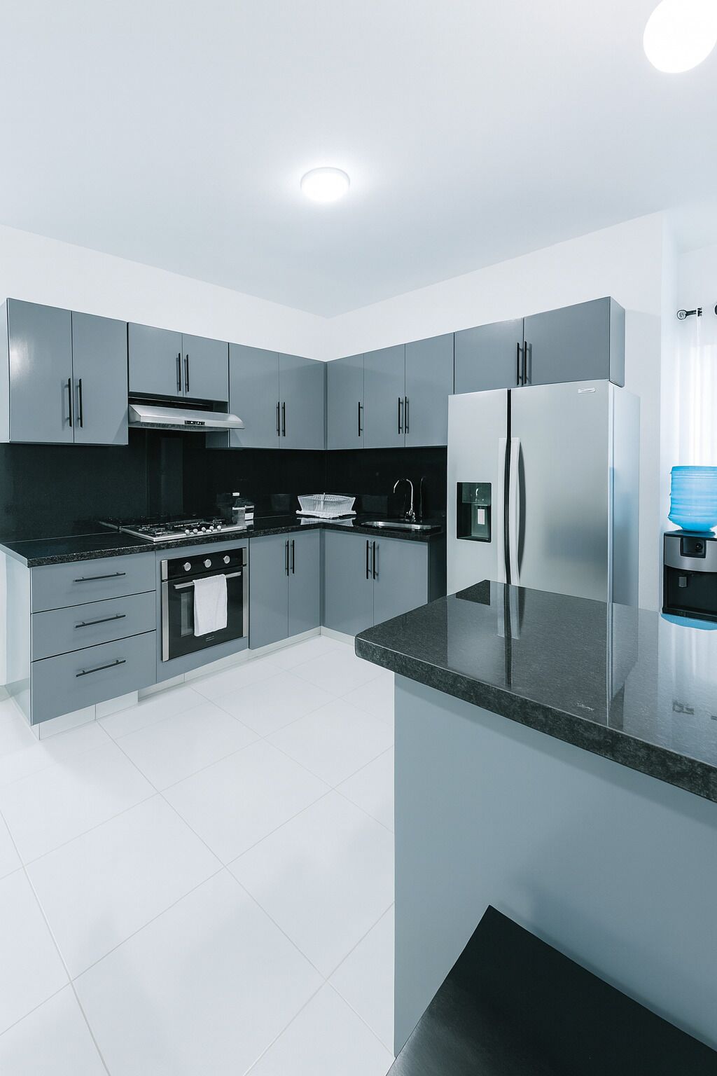 Microondas, horno y placa de cocina