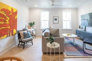 Living area - FantasticFlat-Walk2Bites&Drinks-Downtown-Home4Holidays (Raleigh)