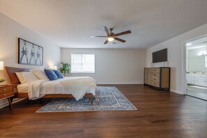 5 bedrooms, iron/ironing board, WiFi, bed sheets