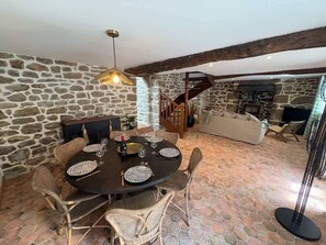 Dining - New - Beautiful renovated stone house (Lanildut)