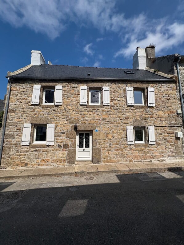 Exterior - New - Beautiful renovated stone house (Lanildut)