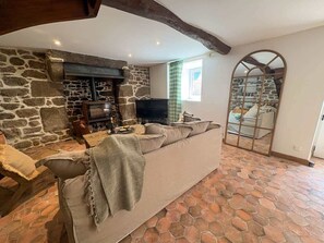 Fernseher, Kamin, Arbeitsbereiche