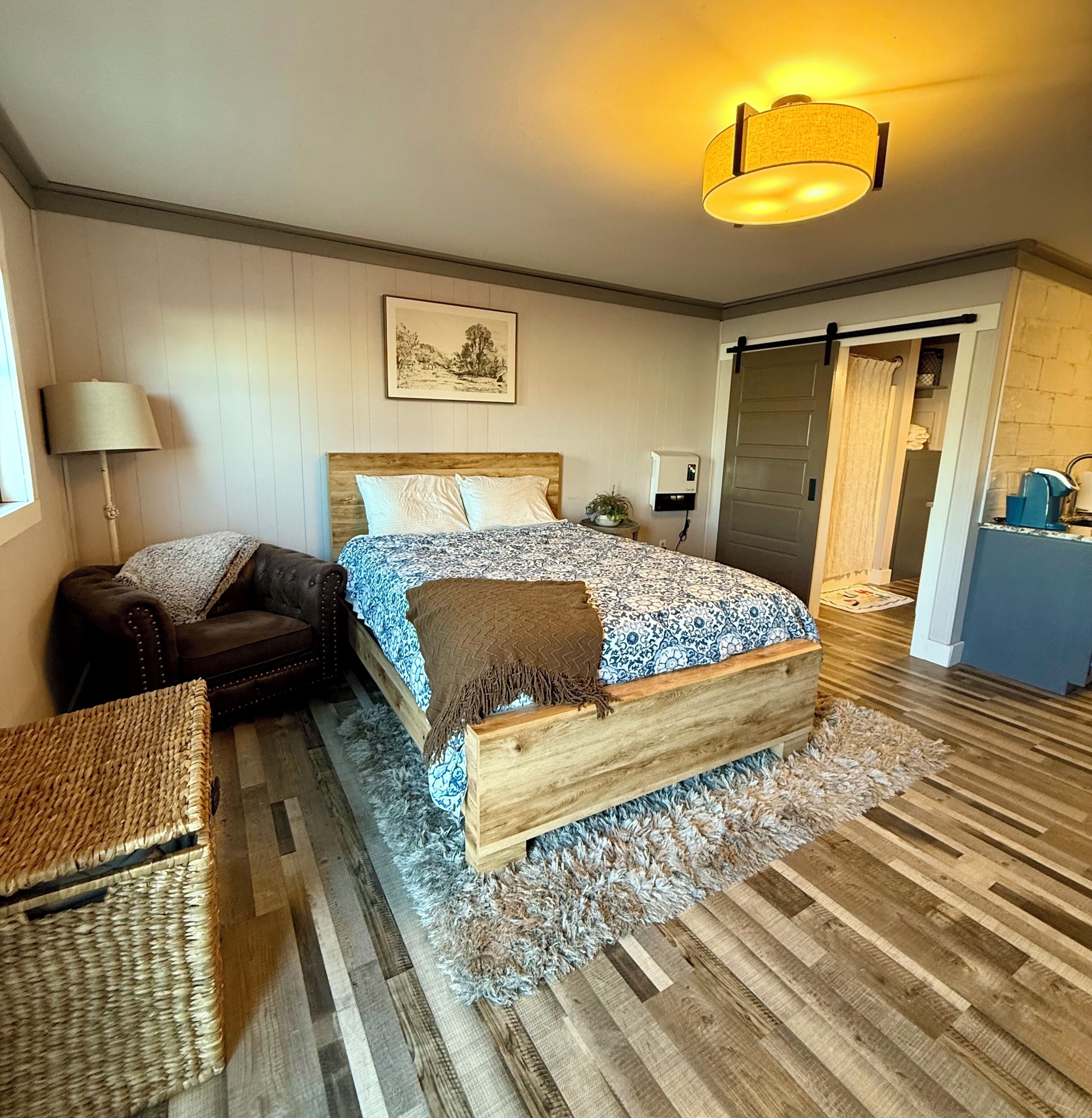 Free WiFi, bed sheets