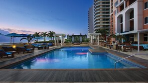 Outdoor pool, a heated pool