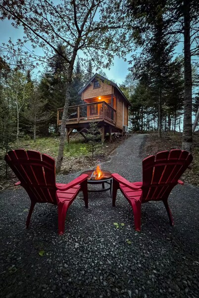 Cozy Loft Bunkie | Sleeps 4 | BBQ + Fire Pit