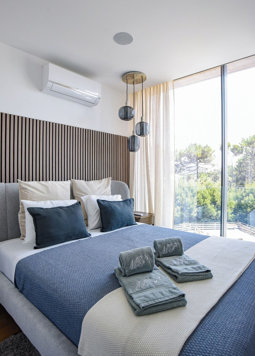 2 bedrooms, iron/ironing board, Internet, bed sheets