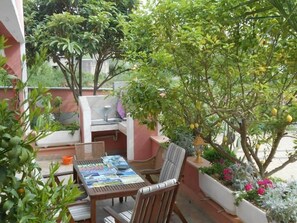 Outdoor dining - Apolonia Stylish City stay near the Sea Apt 4 Limun (Zadar)