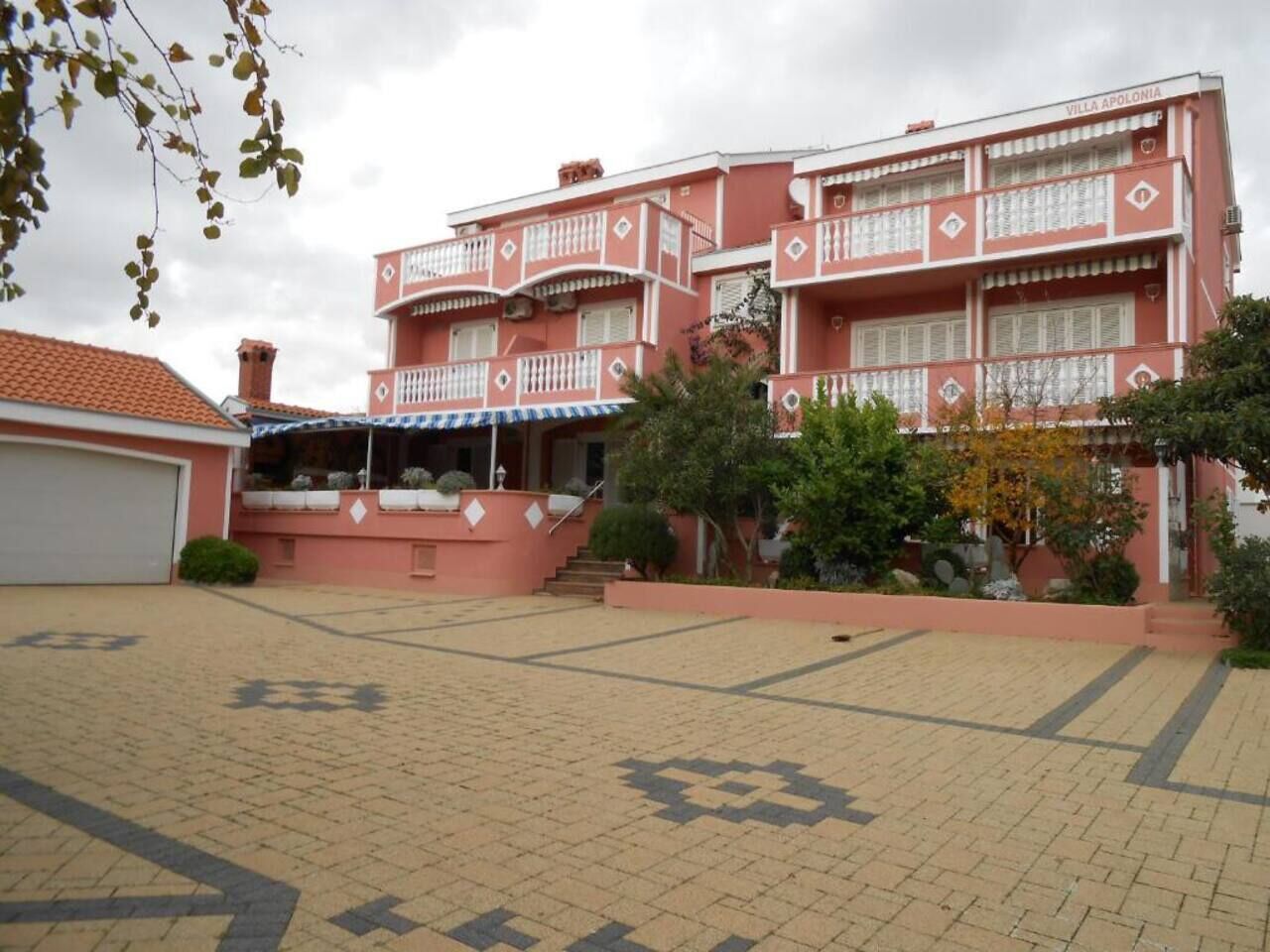 المنشأة من الخارج