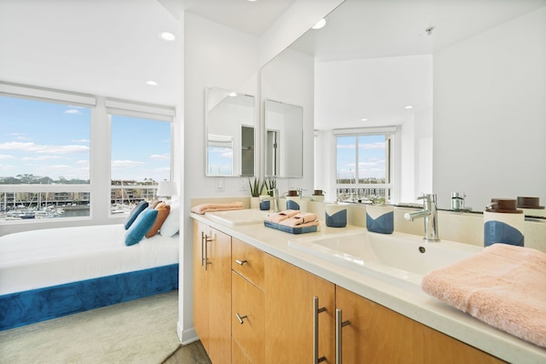 2 dormitoris, planxa i posts de planxar i un bressol de viatge