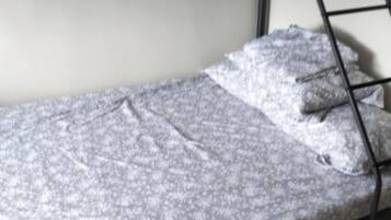 1 habitación, wifi y ropa de cama