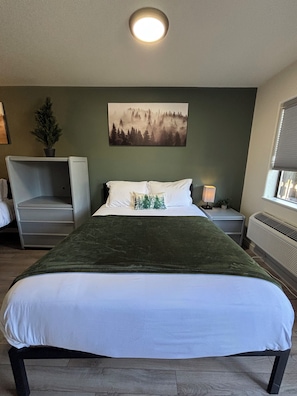 Double Room, Balcony | Free WiFi