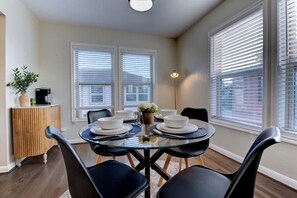 Dining - Beautiful and Clean House! (Houston)