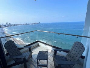 Property grounds - The Pearl of the Pacific @ Altomare Condos (Mazatlán)