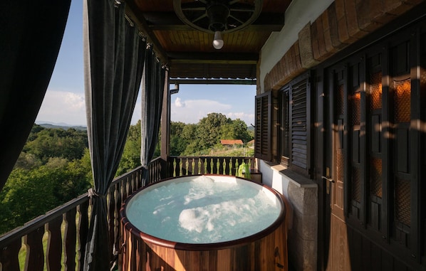 Bañera de hidromasaje exterior