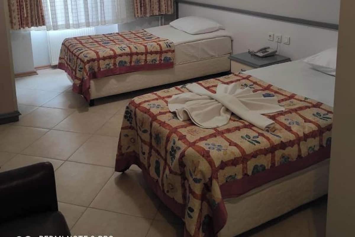 Twin Room | In-room safe, desk, laptop workspace, free WiFi