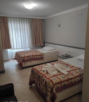 Standard Twin Room | In-room safe, laptop workspace, free WiFi